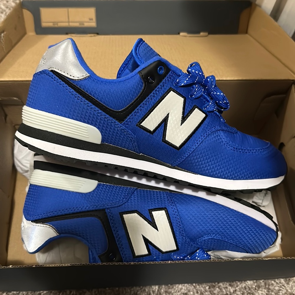Royal blue New Balance sneaks, worn twice, too small for my foot ☹️ had a baby🥳